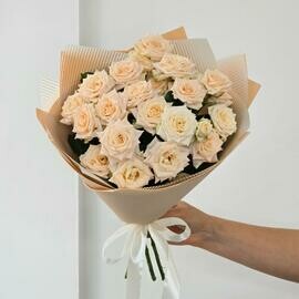 Nezhnij buket iz 5 vetok kustovoj rozi