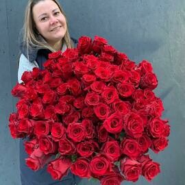 Buket iz 101 krasnoj rozi Eksplorer