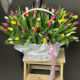 Корзина с цветами 101 шт. Тюльпан микс