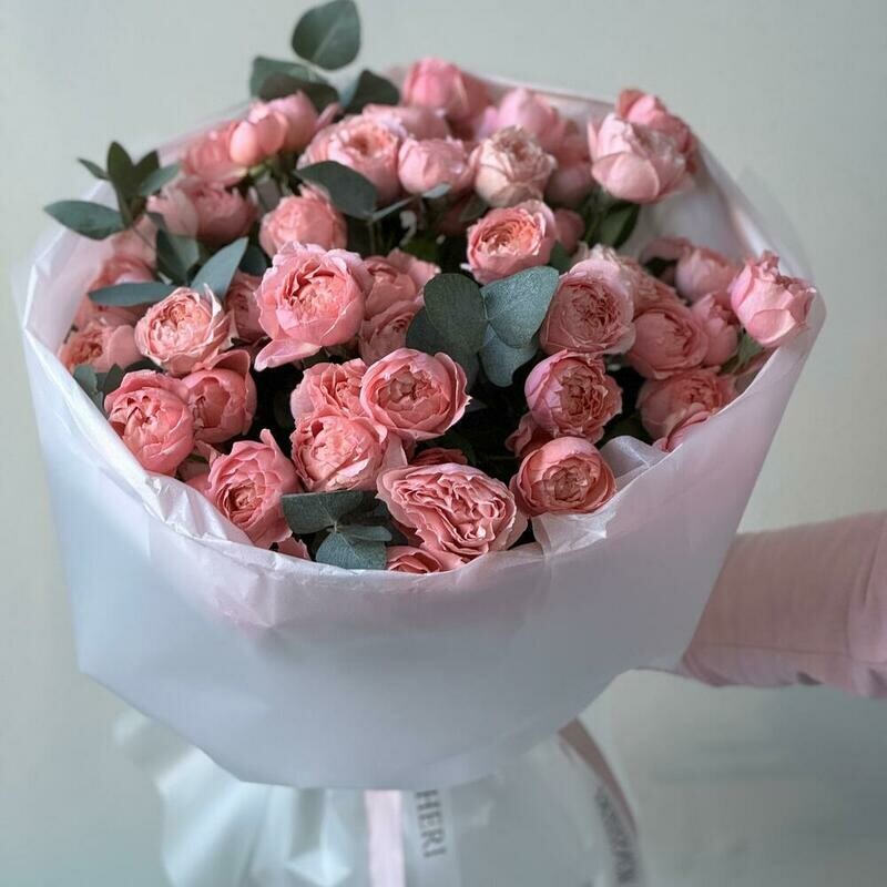 Пионовидные розы кустовые, монобукет из 13 кустовых пионовидных роз