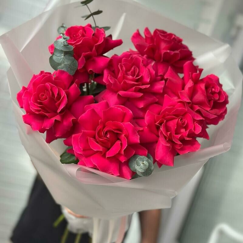 Французские розы розовые в упаковке, монобукет из 7 французских роз