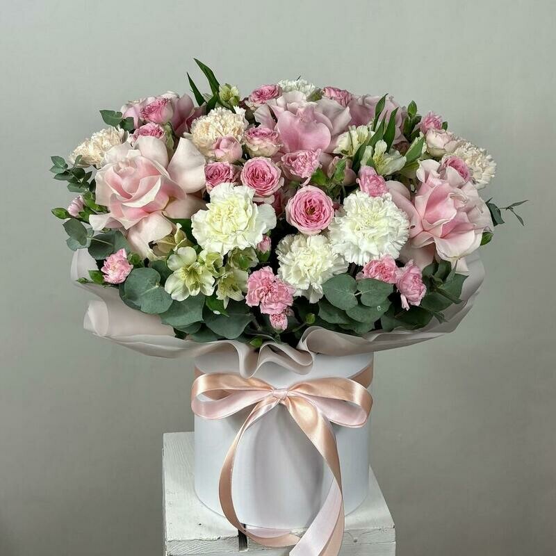 Большая композиция в нежных оттенках с французскими розами, уменьшенный