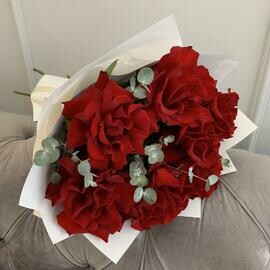 Бархатные французские розы с эвкалиптом