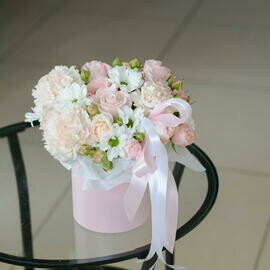 Цветы в коробке-комплимент 