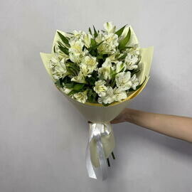 Buket iz al_stromerii dlya mami