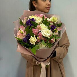 Buket s eustomoj i al_stromeriej