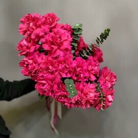 Buket iz frantcuzskih , aromatnih roz