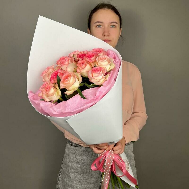 Букет из 15 розовых Роз сорта Джумилия, монобукет из 15 роз