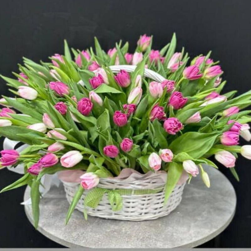 Корзина с цветами 101 розовый тюльпан, корзина с цветами 101 розовый тюльпан