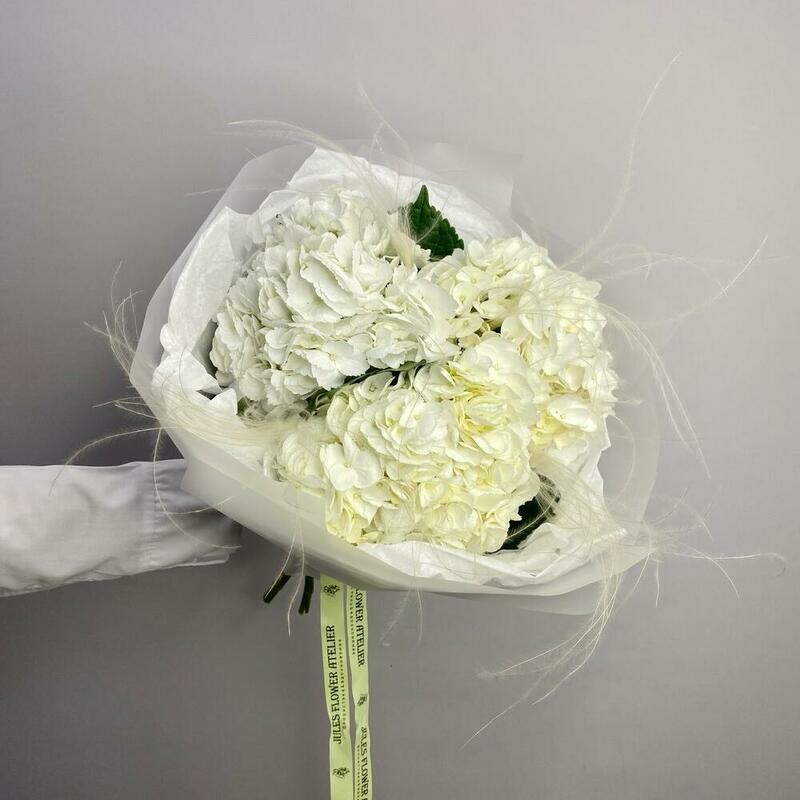 Букет из белых гортензий 3 шт, монобукет из 3 гортензий