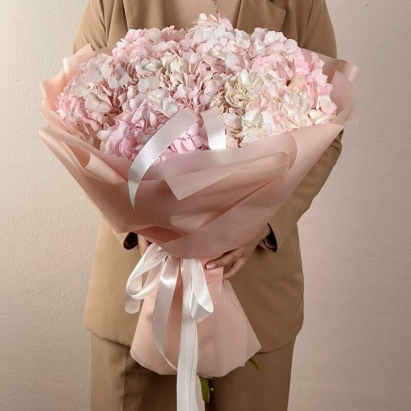 Очаровательный букет из 9 розовых гортензий, монобукет из 9 гортензий