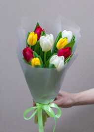 Букет из 9 тюльпанов в упаковке