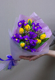 Букет-комплимент с ирисами и тюльпанами №8
