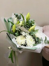 Bouquet with lily, chrysanthemum and eustoma "Angel"
