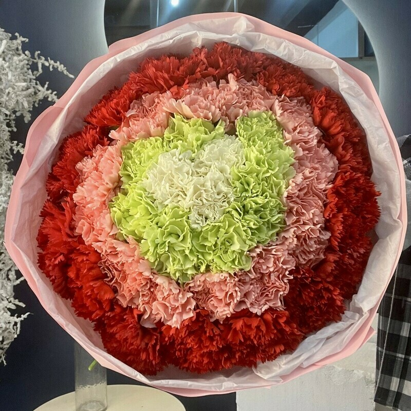 Gradientnij buket iz gvozdik 43sht, luxe