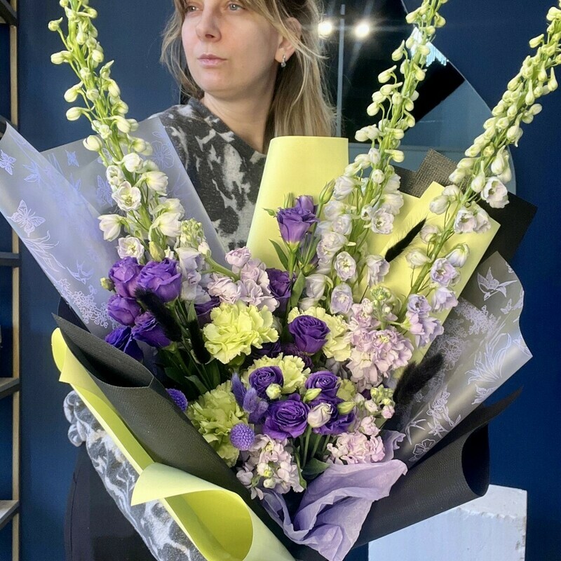 Ароматный букет: дельфиниум, эустома, маттиола, стандартный