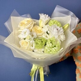 Премиальный букет из лилии, эустомы и пион роз
