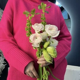 Eksklyuzivnij ekzoticheskij buket s amarillisom i ranunkulyusami