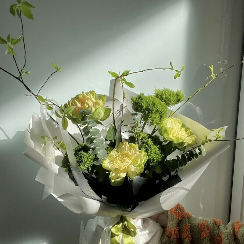 Интерьерный букет с розой вегги с цветущими ветвями, стандартный