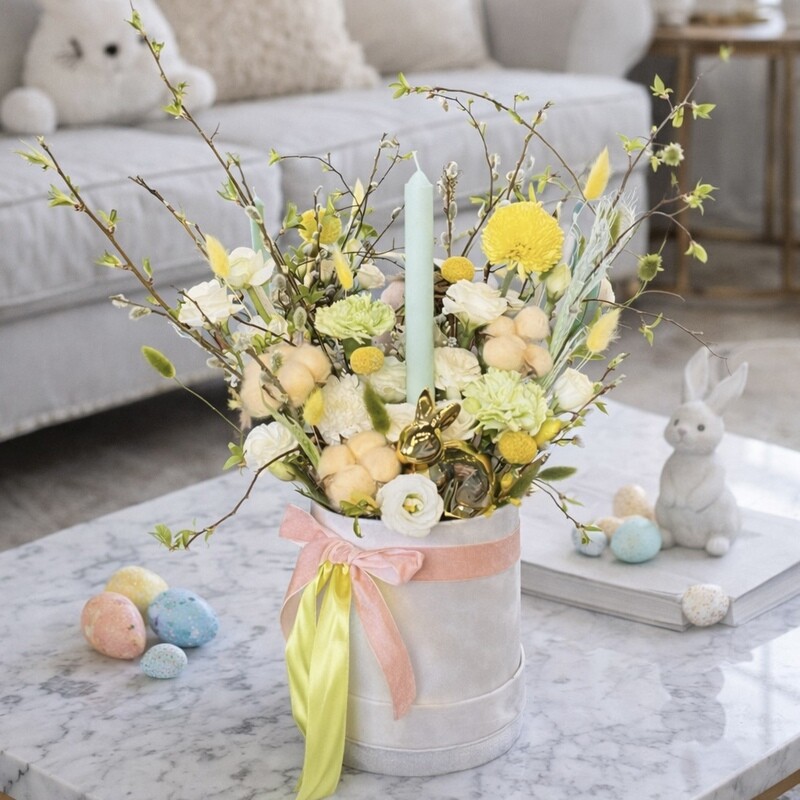 "Pashal_noe utro" kompozitciya s verboj, kraspediej, hlopkom i tcvetushimi vetkami v barhatnoj korobochke, luxe