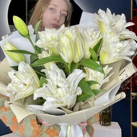 Шикарный букет из лилии