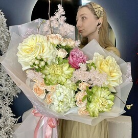 "Sad lyubvi i nezhnosti" krasivij buket dlya devushki