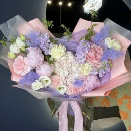 Bol_shoj vesennij premial_nij buket: pioni, gortenziya, pionovidnie rozi, aromatnaya mattiola ,