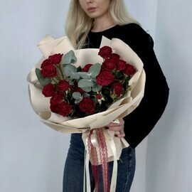Красные кустовые розы // Чувства