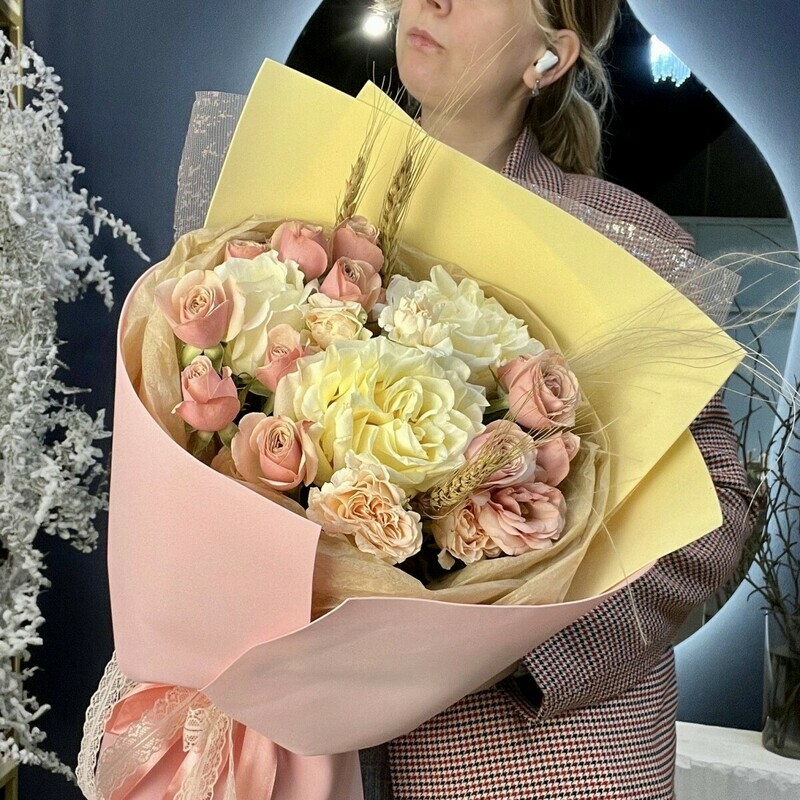 Букет в пастельных оттенках с пионовидными розами и колосками, стандартный