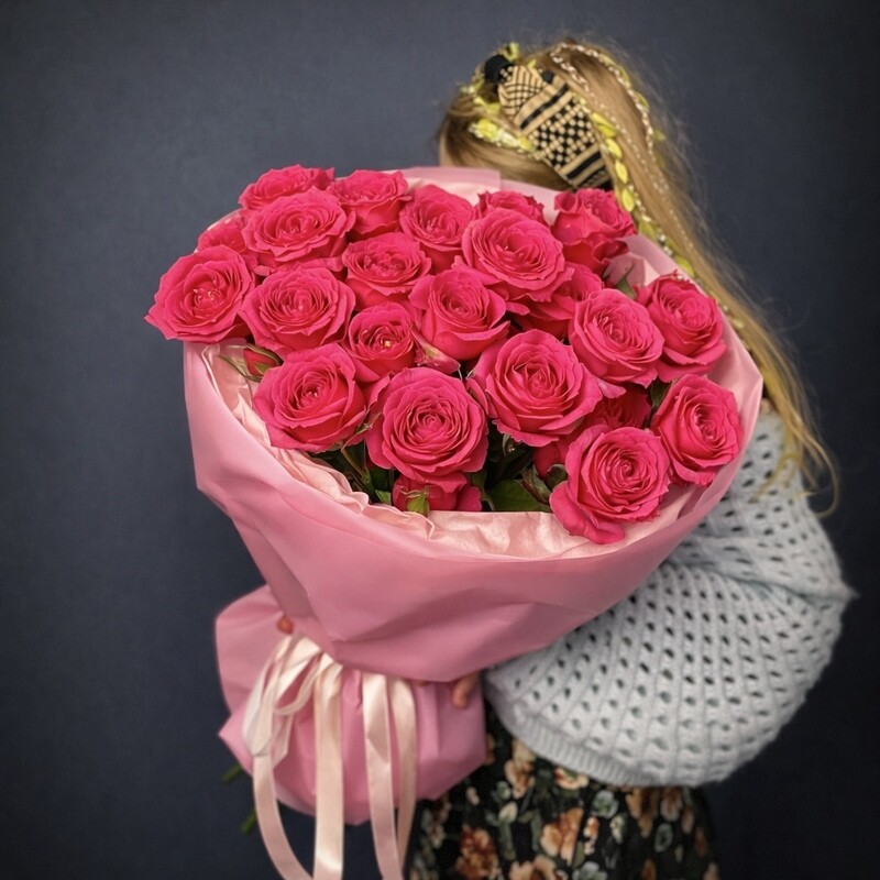 Buket malinovih roz kustovih, standart