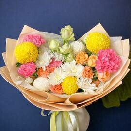 Яркий жёлто-розовый букет «Sunny Charm» с розами и хризантемами