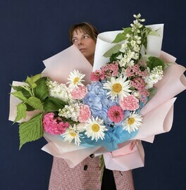 "Summer Garden" : bouquet of chamomile, cynia, mattiola, delphinium, Achilles, celosia\\ Feelings