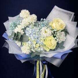 Букет "Нежное утро" с гортензией и белыми розами
