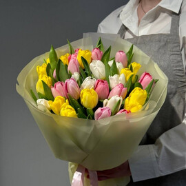 Букет из тюльпанов микс
