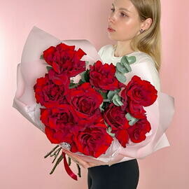 SHikarnie krasnie frantcuzskie rozi s evkaliptom