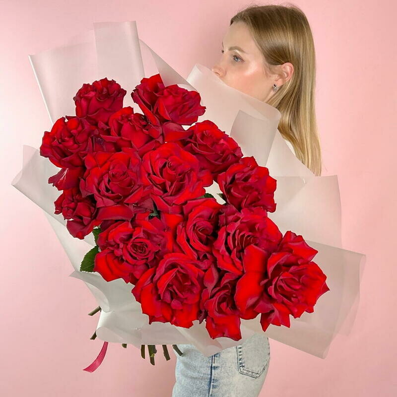 Ob_emnij buket bordovih frantcuzskih roz, premium