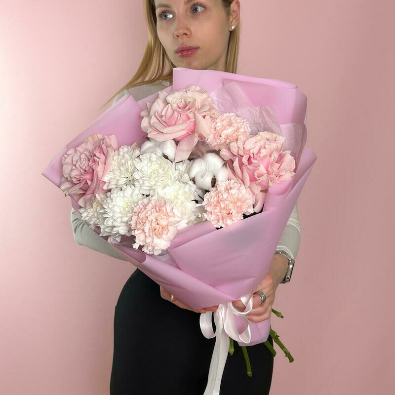 Avtorskij buket s hrizantemoj, hlopkom i frantcuzskoj rozoj, standart