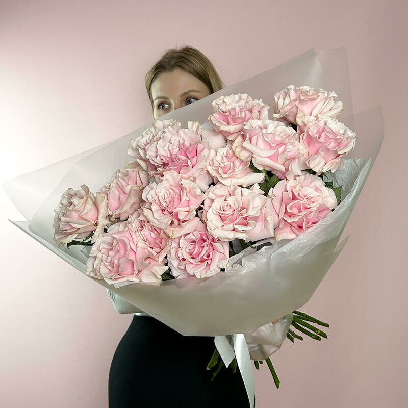 Buket iz frantcuzskih roz v pastel_nih tonah, premium