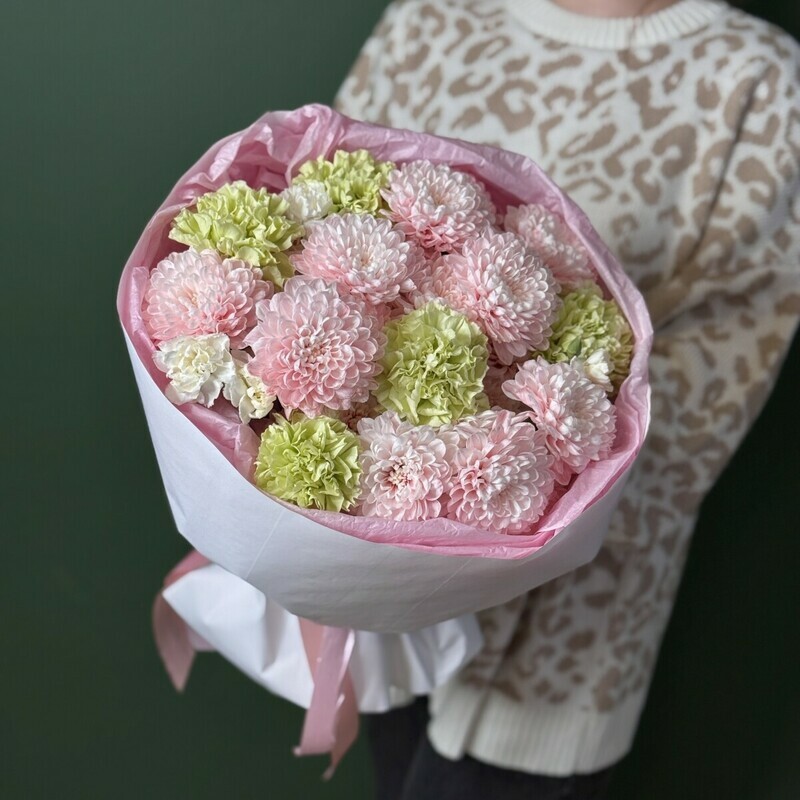 Buket s hrizantemami Altaj i fistashkovimi gvozdikami, standart