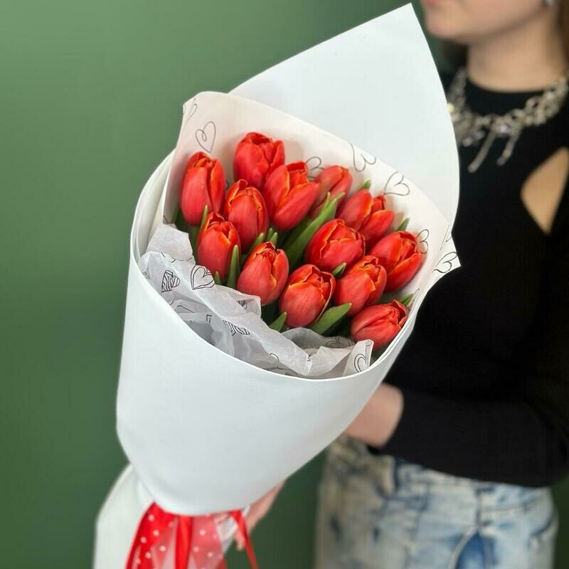 Krasnie tyul_pani v belom oformlenii 13 shtuk, standart