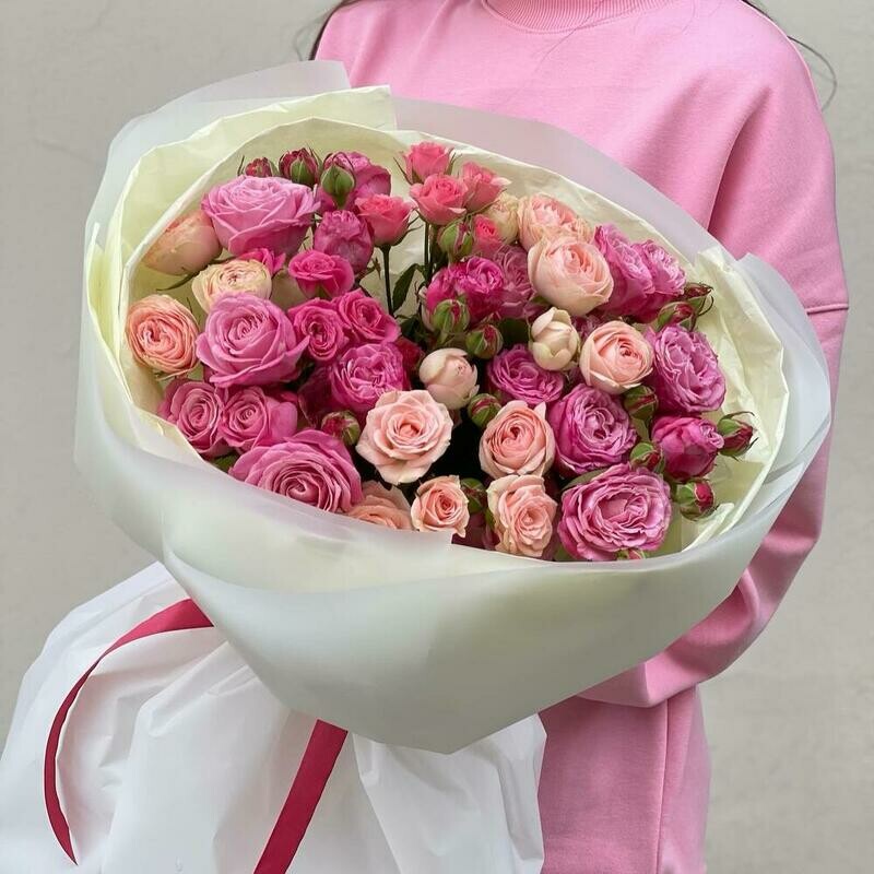 Букет из 11 кустовых пионовидных роз микс в оформлении, букет из 11 кустовых пионовидных роз микс в оформлении