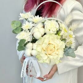 «белая акварель»композиция из хлопка,эвкалипта,белой розы