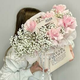 «Барби» композиция из французских роз пинк мондиаль с гипсофилой