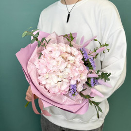 «Сахарная вата» букет из гортензии со статицей и лагурусом