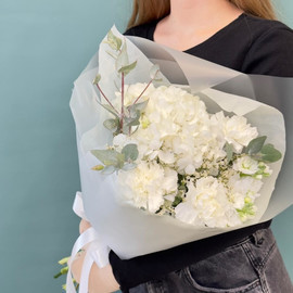 «Облачный атлас» букет с гортензией, матеолой, диантусом
