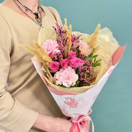 «Vintazh» buket kustovoj rozoj, diantusami, kolos_yami i limoniumom