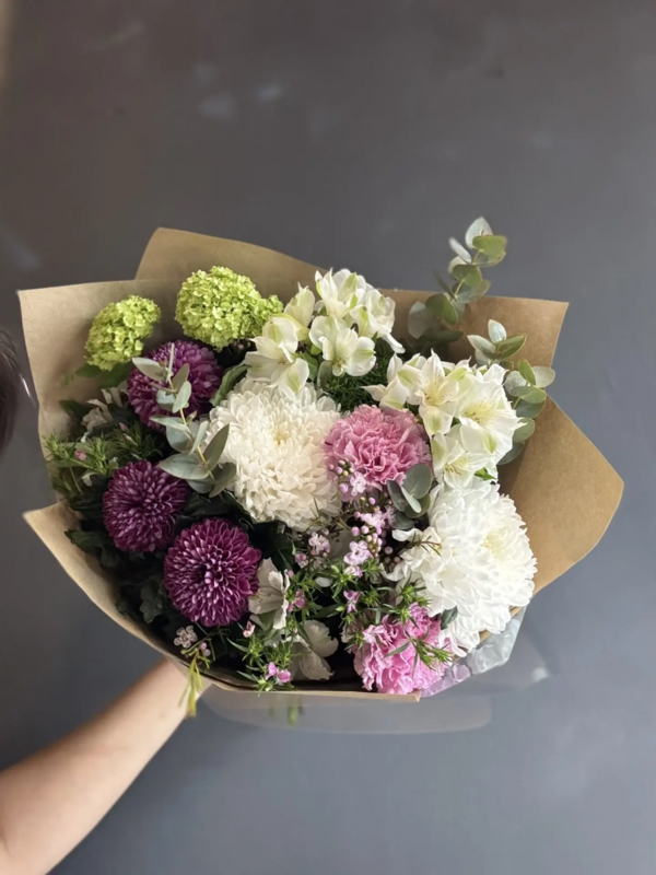 Букет с хризантемами и альстромерией, стандартный