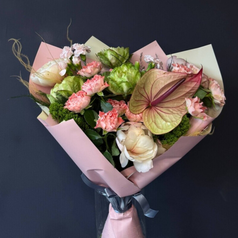 Букет с антуриумом и розой Вегги, стандартный