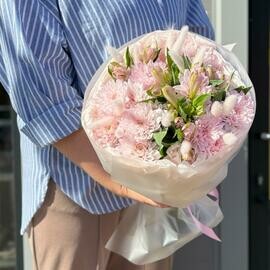 Sbornij buket s kustovoj rozovoj hrizantemoj Altaj