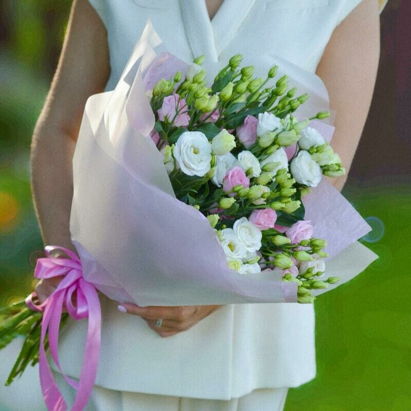 Buket iz nezhnoj rozovoj eustomi, rozovaya eustoma 7 vetok